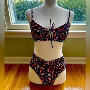NWT Cyn Luca 2 pc swimsuit. Black floral Size S removable cups high cut bottom